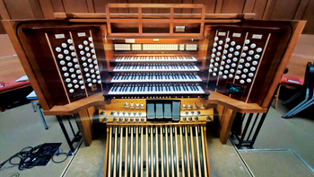The console of the organ of Second First Church, Rockford, Illinois
