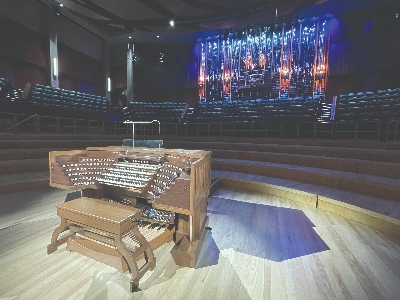 The four-manual stage console in concert position (photo credit: Andrew Forrest / Létourneau Pipe Organs)