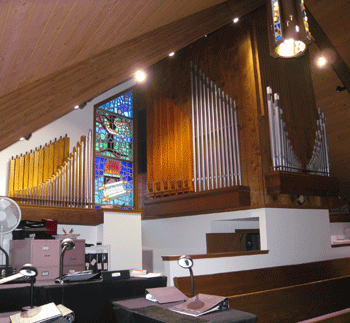 2-manual, 11-rank pipe organ 2-manual, 11-rank pipe organ