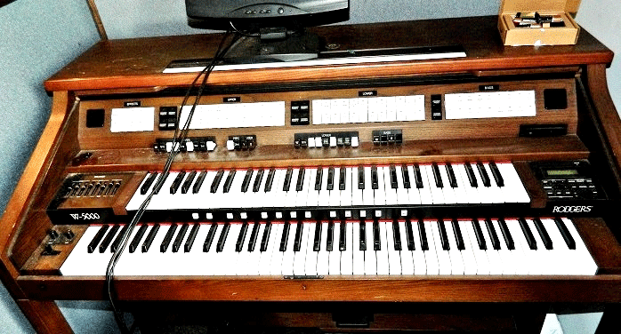 Electronic organ on sale for sale