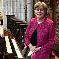 Carolyn Shuster Fournier at the choir organ of Soissons Cathedral, France